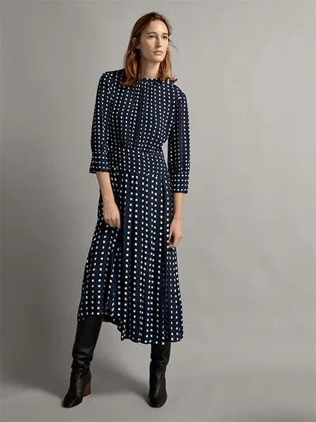Massimo Dutti dress worn by Queen Letizia Women s Fashion
