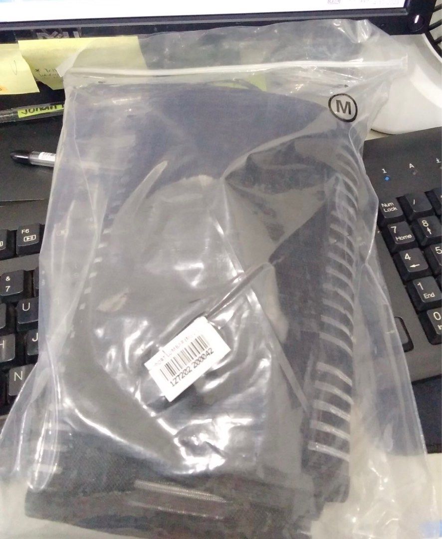 MEDX sacro lumbar support (Category: Braces, Support & Protection) located in Taguig. Submitted by bangbonita (Listing ID 1229401619, Image 3). Description: MEDX back support Used once Still comes with box Black, size M Original price: ₱2,350 RFS: wrong size.