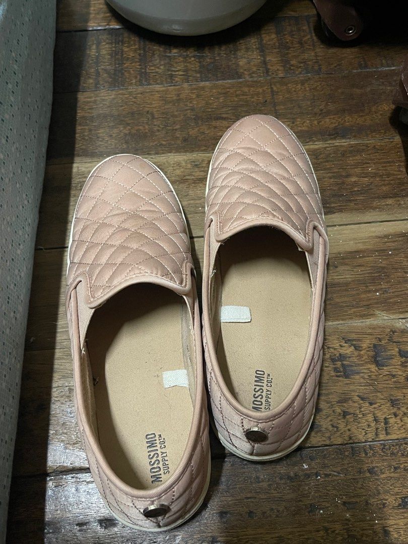Mossimo slip outlet on shoes