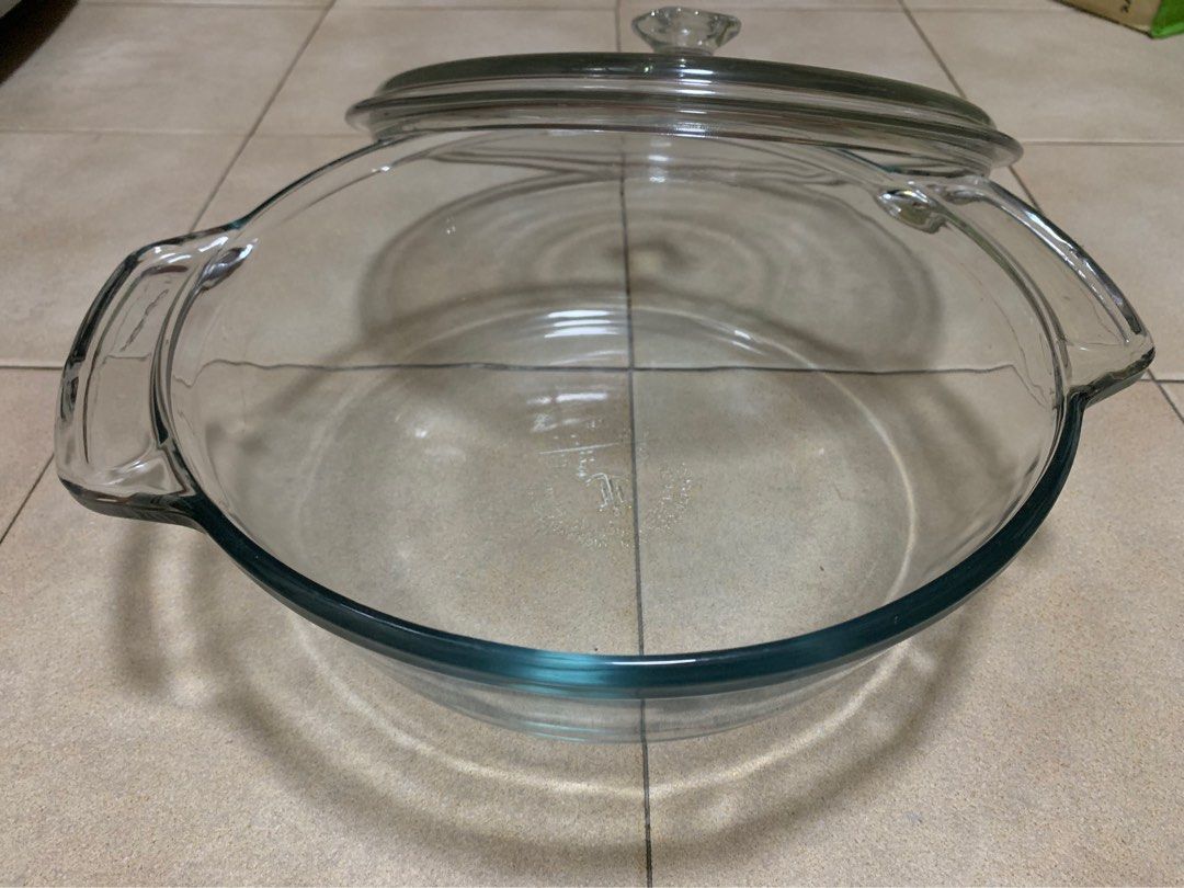 Multipurpose casserole dish pot with cover., Furniture & Home Living