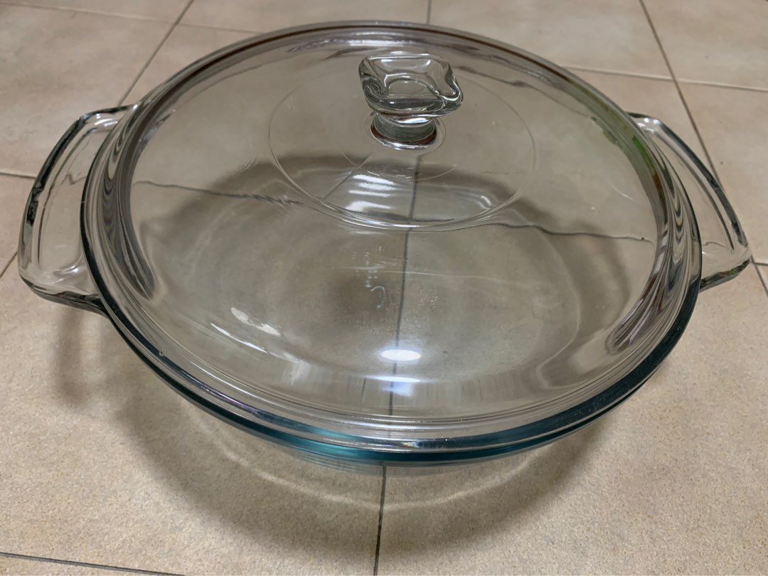 Multipurpose casserole dish pot with cover., Furniture & Home Living