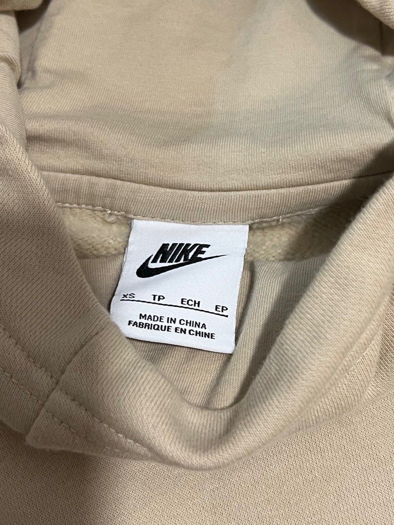 Nike Khaki Hoodie (Category: Coats, Jackets and Outerwear) located in Mandaluyong City. Submitted by luxevault (Listing ID 1229383277, Image 2). Description: Never worn Imported from New Zealand.