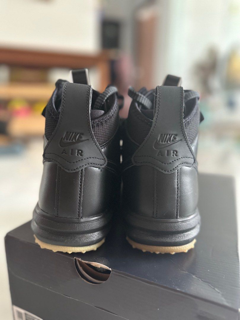 Air clearance force duckboot