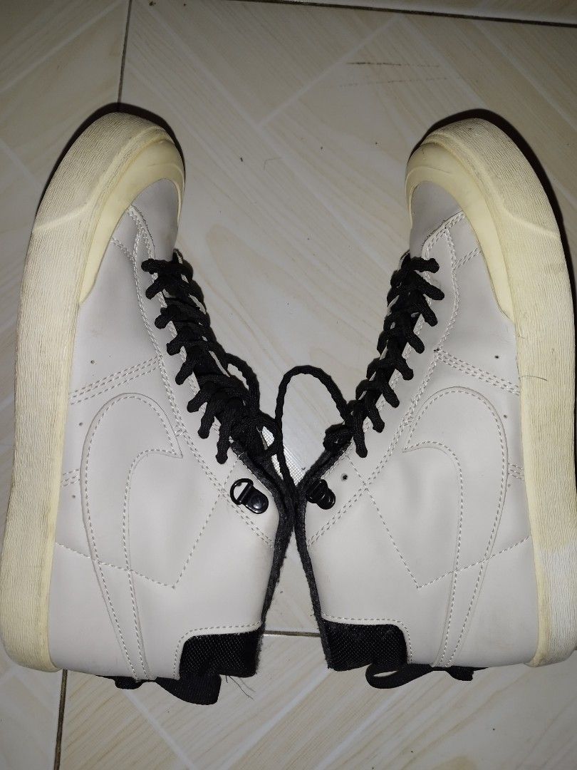 Nike SB high cut shoes size 8.5 (Category: Sneakers) located in Labrador. Submitted by thrifable (Listing ID 1229386593, Image 2). Description: the item is in good condition with 9/10 rating.