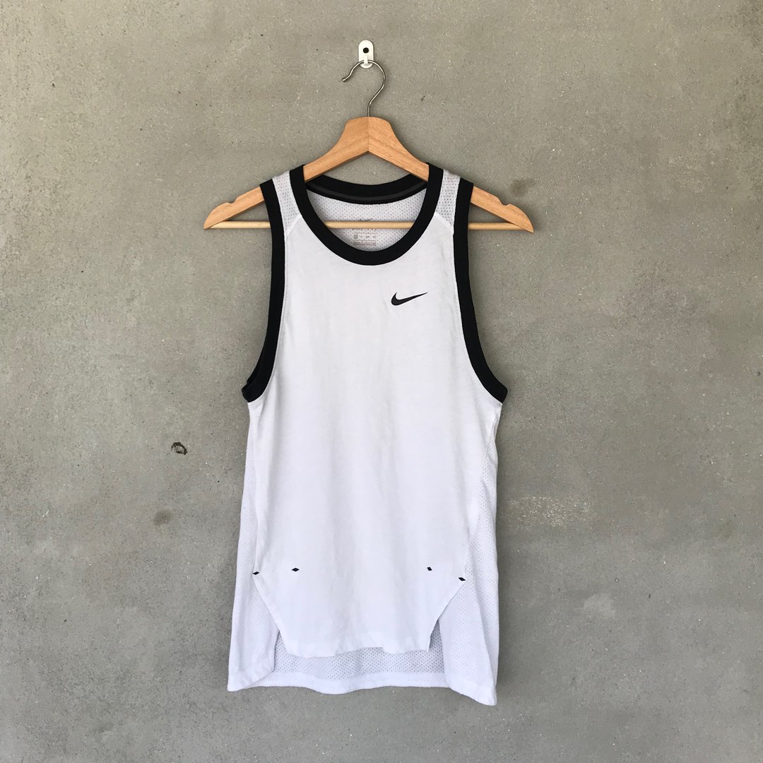 Nike Running Division Women's Tank Top. Nike LU