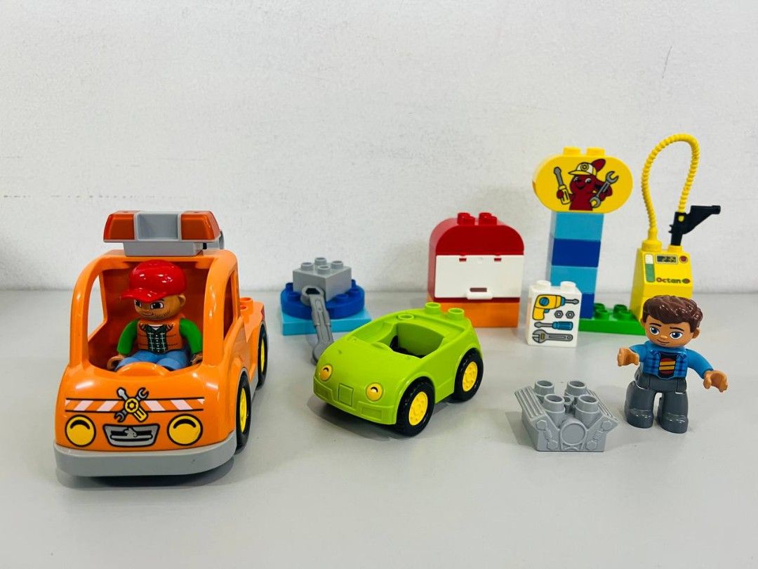 Duplo tow store truck set