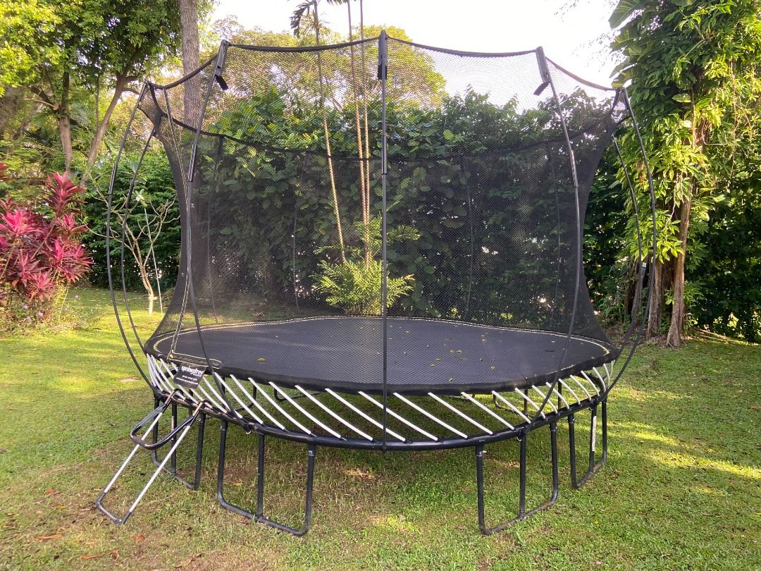 Outstanding Large Springfree Trampoline Perfect Condition