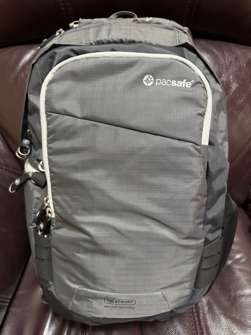 Pacsafe v16 outlet