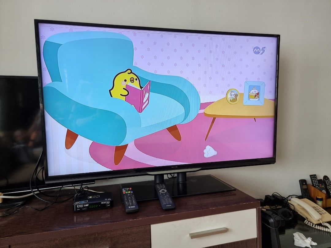PHILIPS 55" LCD TV (not Smart tv) with set top box, TV & Home