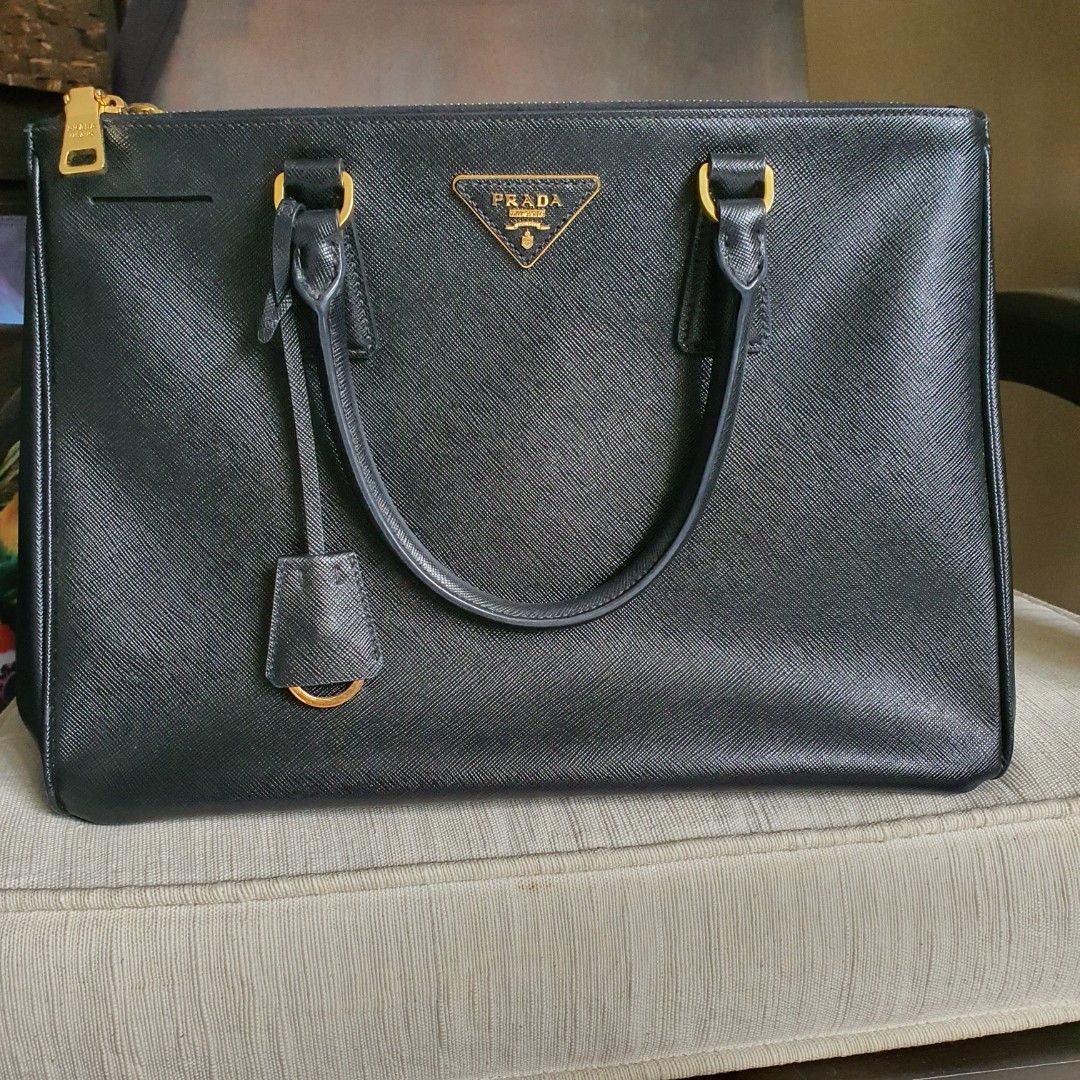 $700 Prada Saffiano Lux Black Leather Wallet on Strap Shoulder Bag