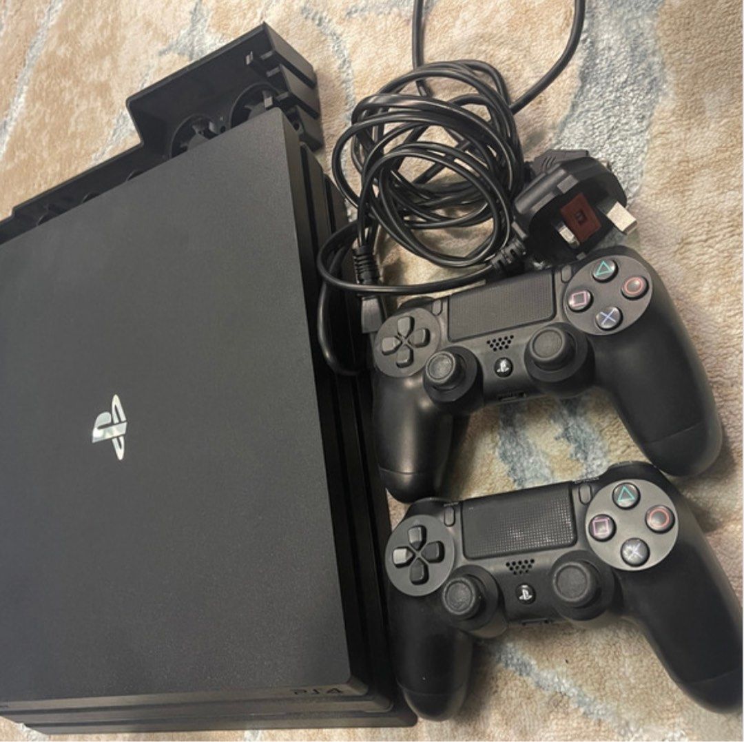 Ps4 Pro 1Tb 2 controllers