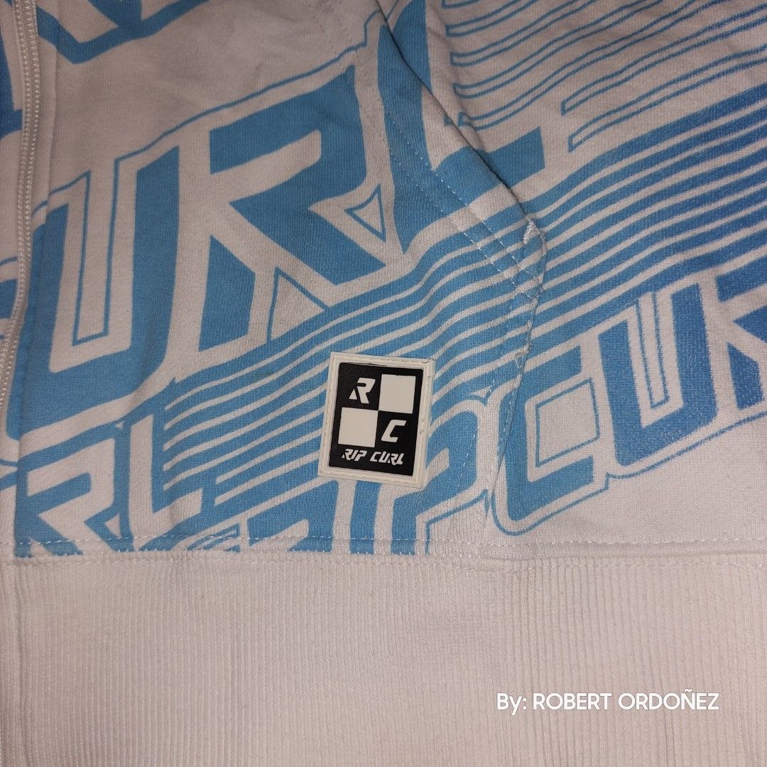 RIPCURL HOODED JACKET (Category: Coats, Jackets and Outerwear) located in Botolan. Submitted by RHOBZ29 (Listing ID 1229403144, Image 2). Description: EXCELLENT CONDITION size W21"x L25" NO TO COD/COP MOP.GCASH LOCATION:ZAMBALES.