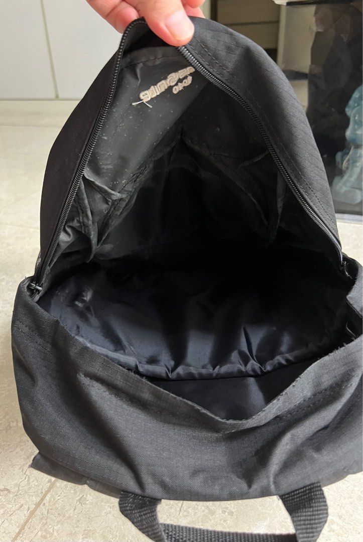 Samsonite backpack (Category: Backpacks) located in Singapore. Submitted by klan_lim (Listing ID 1229317624, Image 3). Description: .