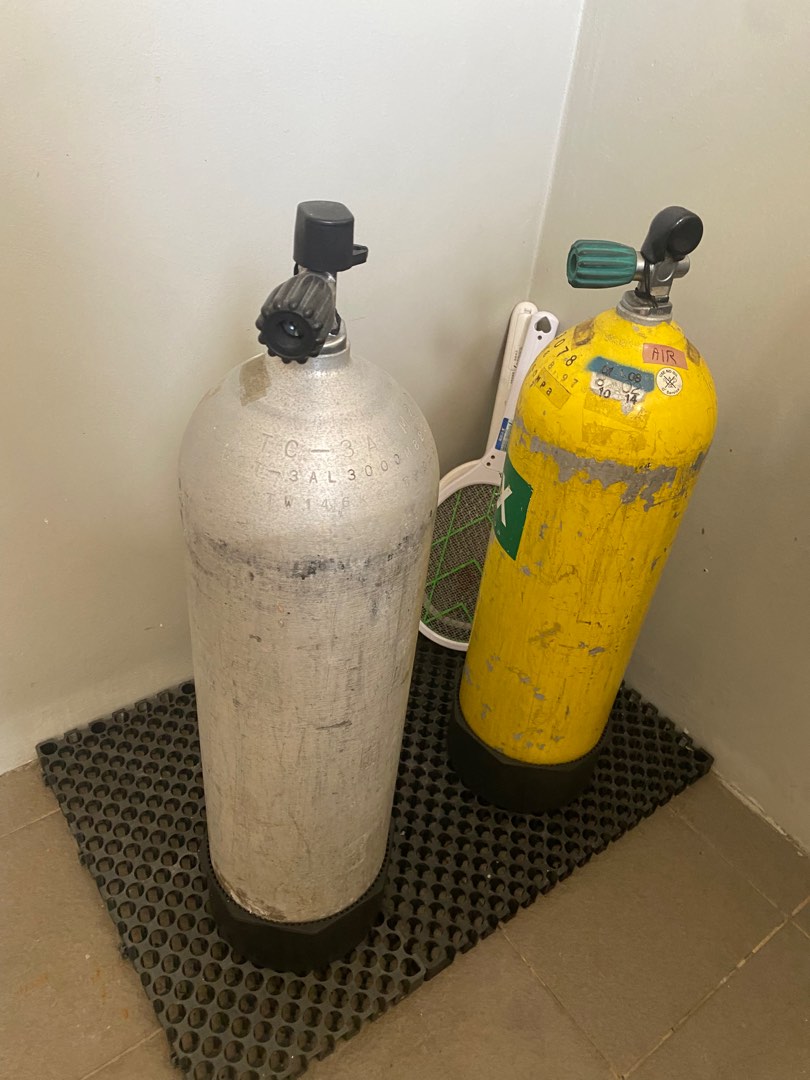 Scuba diving tanks, Sports Equipment, Sports & Games, Water Sports on