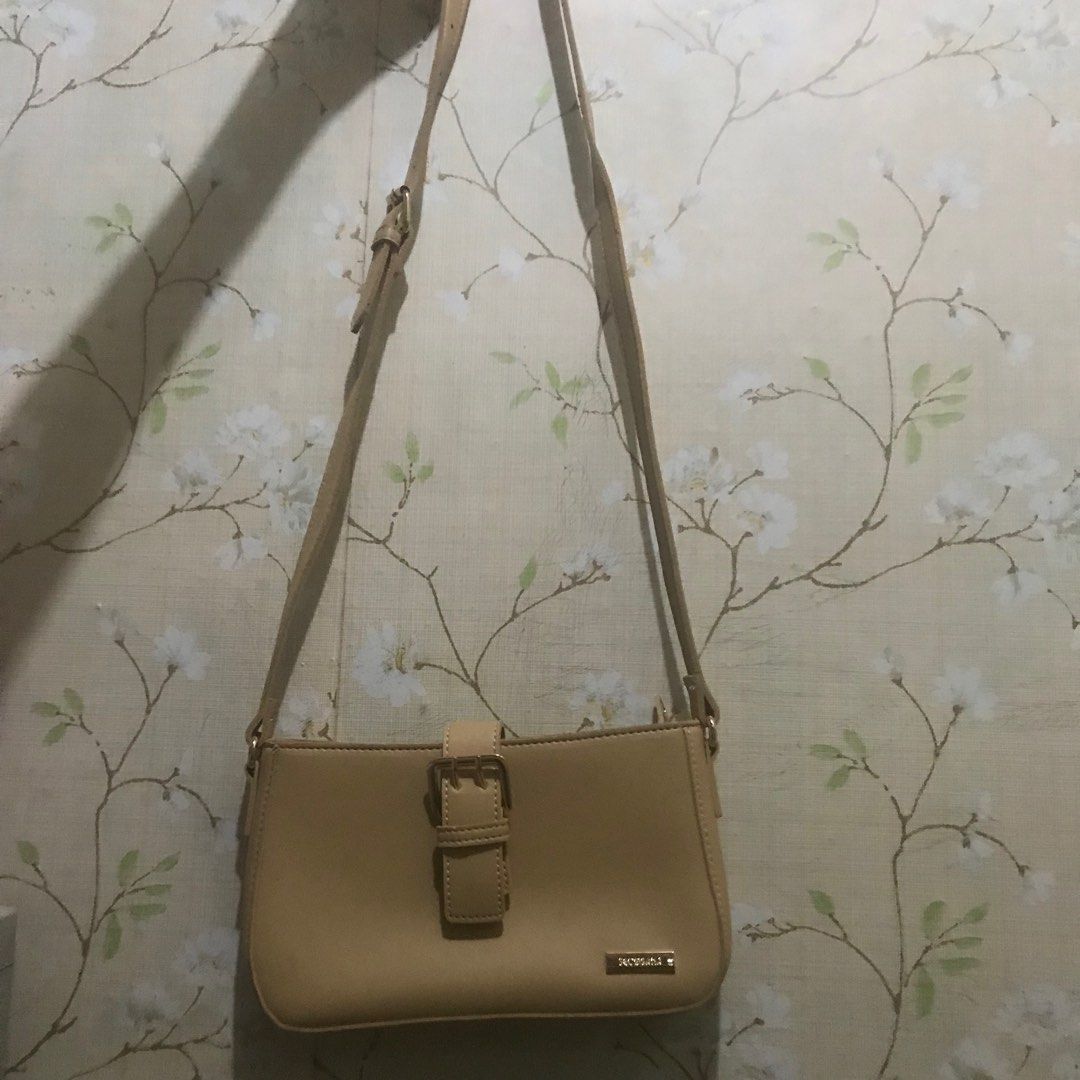 Secosana ( sling bag- cream color) (Category: Sling Bags) located in Marikina City. Submitted by erikarmrn (Listing ID 1229281791, Image 2). Description: SECOSANA SLING BAG Color: Cream - it was a gift from Christmas, never used. Brand: Secosana 📍Marikina delivery thru lalamove/toktok.