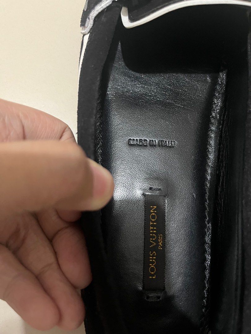 Louis Vuitton Dark Maroon Patent Leather Logo Flats (Sepatu Wanita)  (Branded) (Authentic) (Jual Murah)