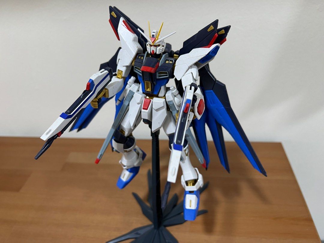 MG 1/100 Strike Freedom Gundam