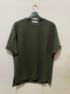 寬鬆落肩軍綠色短T