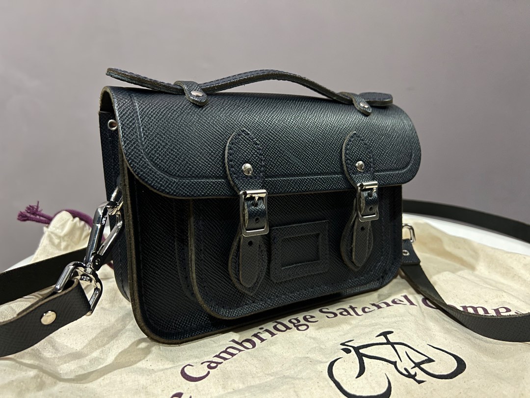 THE CAMBRIDGE SATCHEL CO. The Mini Satchel in Leather Navy Saffiano