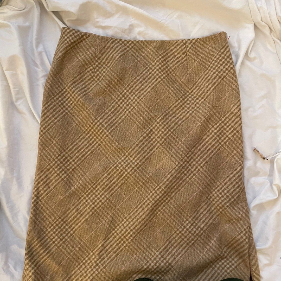 Unif Style Checkered Maxi Skirt (Category: Skirts) located in Pasig City. Submitted by clainee (Listing ID 1229301134, Image 1). Description: MEASUREMENTS POSTED. Ann-taylor skirt. Super nice!! Size M-L but can be low waisted if you’re S-M.