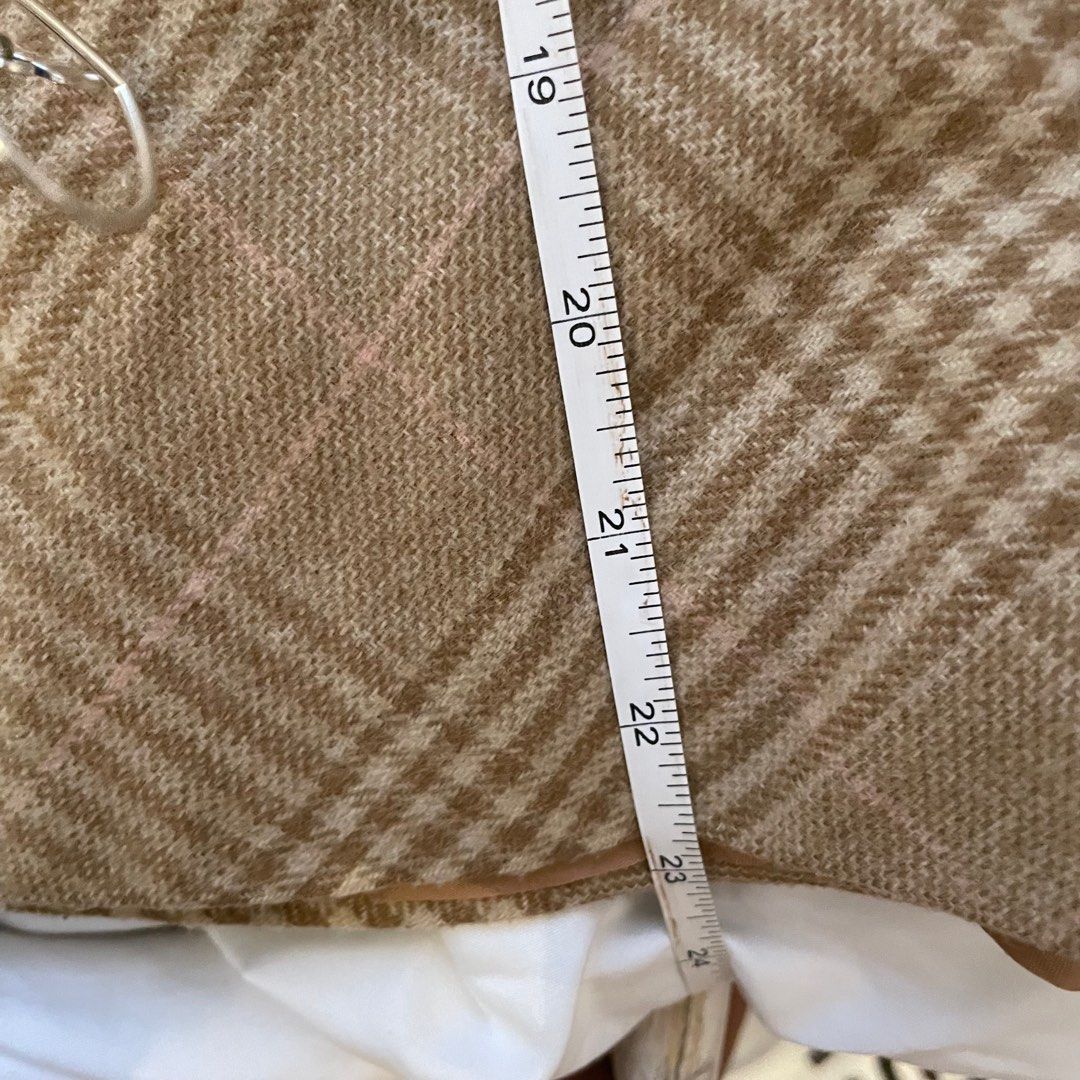 Unif Style Checkered Maxi Skirt (Category: Skirts) located in Pasig City. Submitted by clainee (Listing ID 1229301134, Image 3). Description: MEASUREMENTS POSTED. Ann-taylor skirt. Super nice!! Size M-L but can be low waisted if you’re S-M.