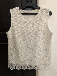 Uniqlo white lace top