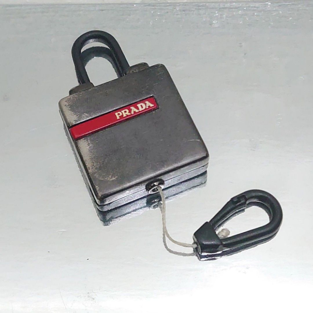 Prada otto 2025 keychain
