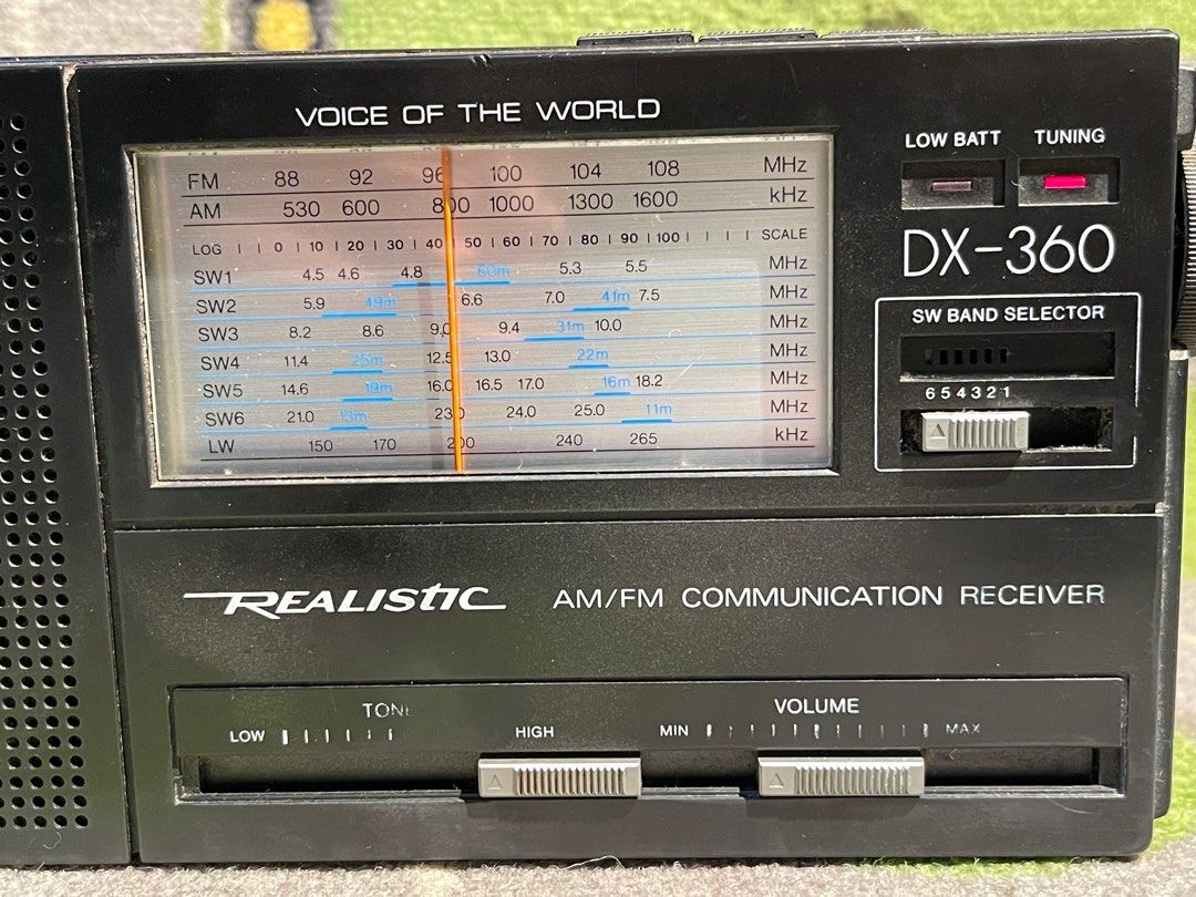Vintage Realistic Shortwave Am Fm Portable Radio 9 band receiver