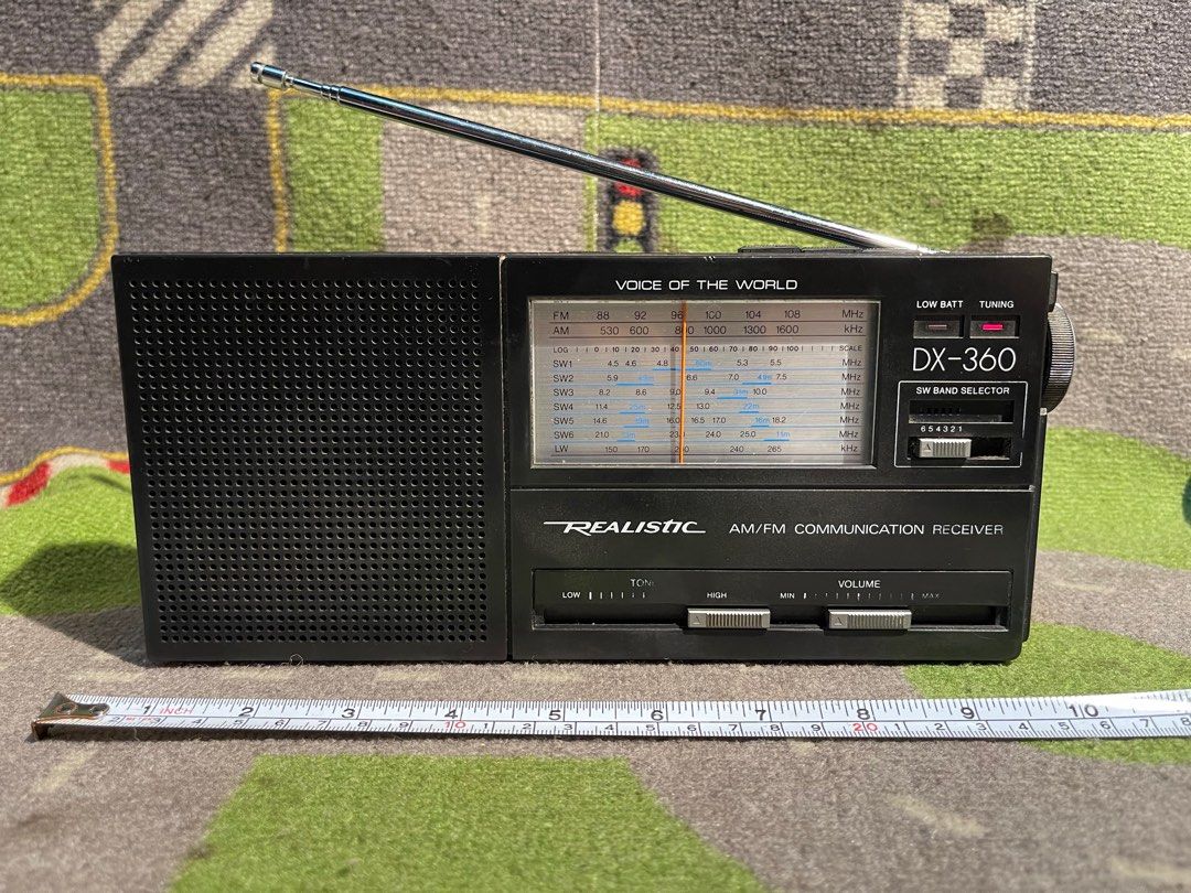 Vintage Realistic Shortwave Am Fm Portable Radio 9 band receiver