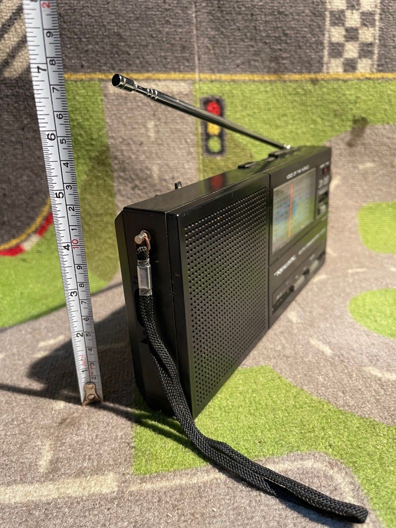 Vintage Realistic Shortwave Am Fm Portable Radio 9 band receiver