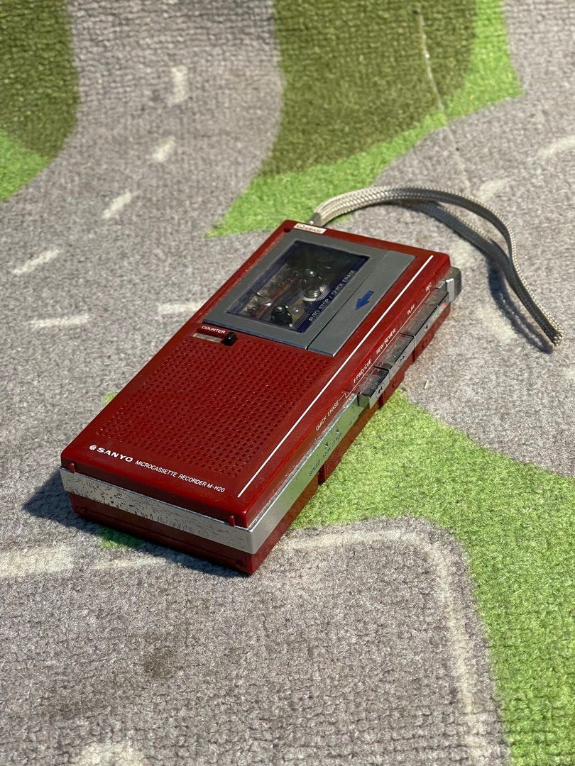 Vintage Sanyo Mini Cassette Voice Recorder, Audio, Portable Music