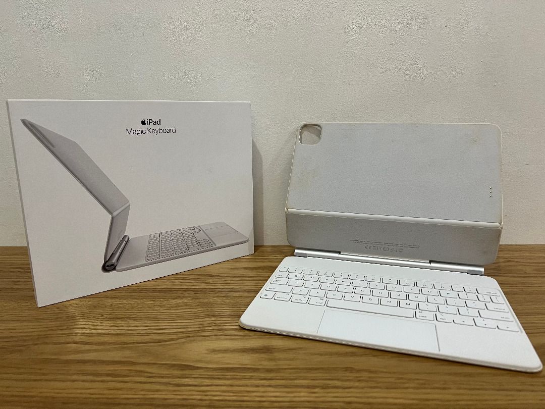 White Apple Magic Keyboard (iPad Pro 11inch and iPad Air 4th and 5th Generation), Computers
