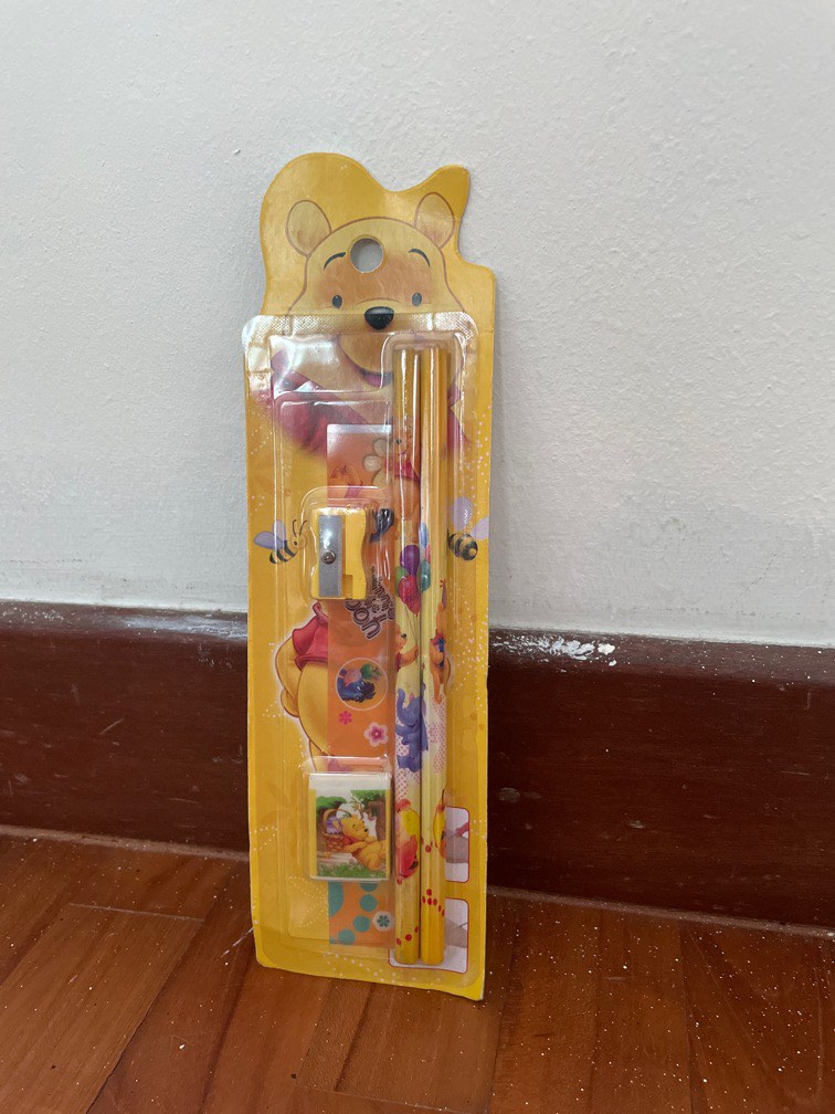 Winnie the Pooh stationery set, Hobbies & Toys, Stationery & Craft