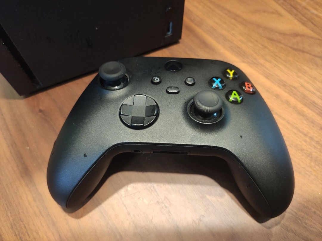 Xbox Series X + Controller + Rechargeable Battery, Video Gaming, Video