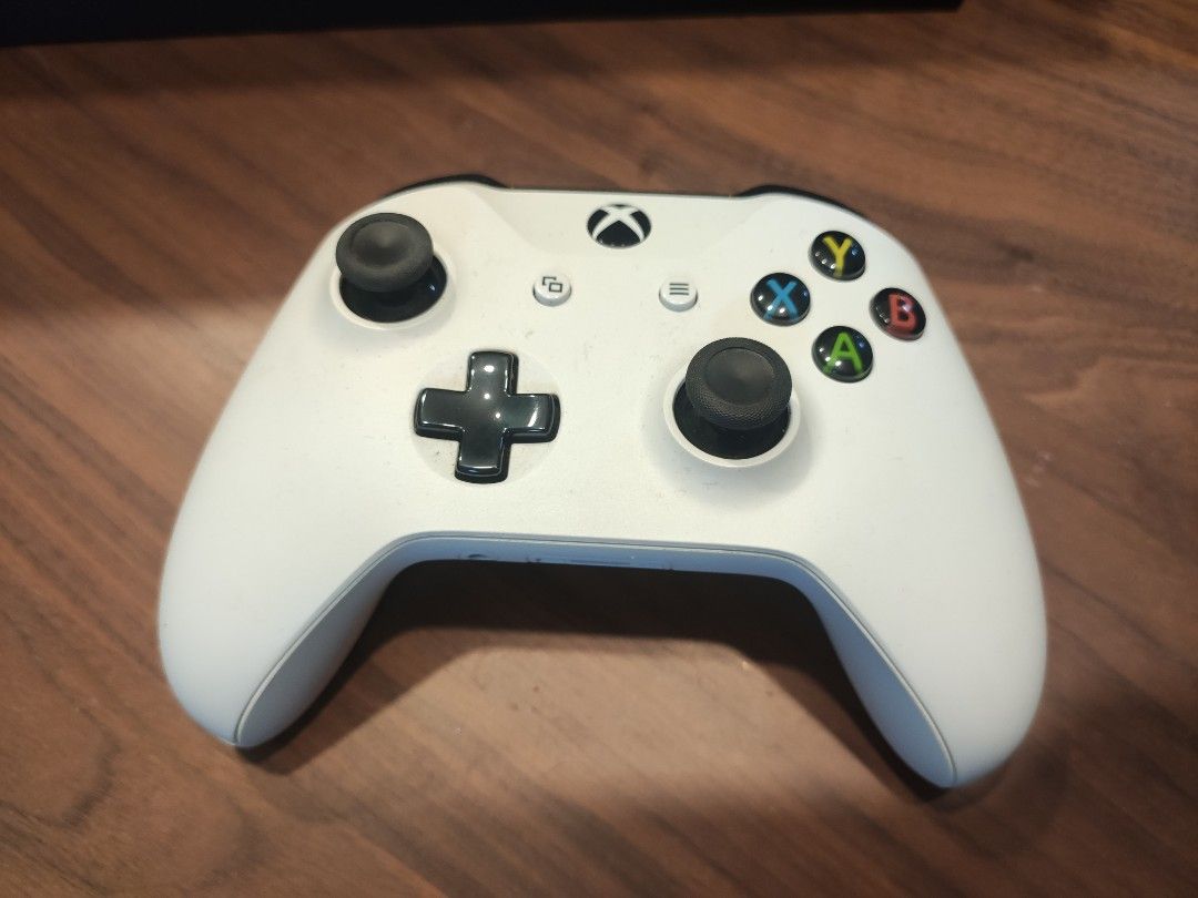 Xbox Series X + Controller + Rechargeable Battery, Video Gaming, Video