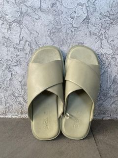 Zara Leather Crossover Sandals Green