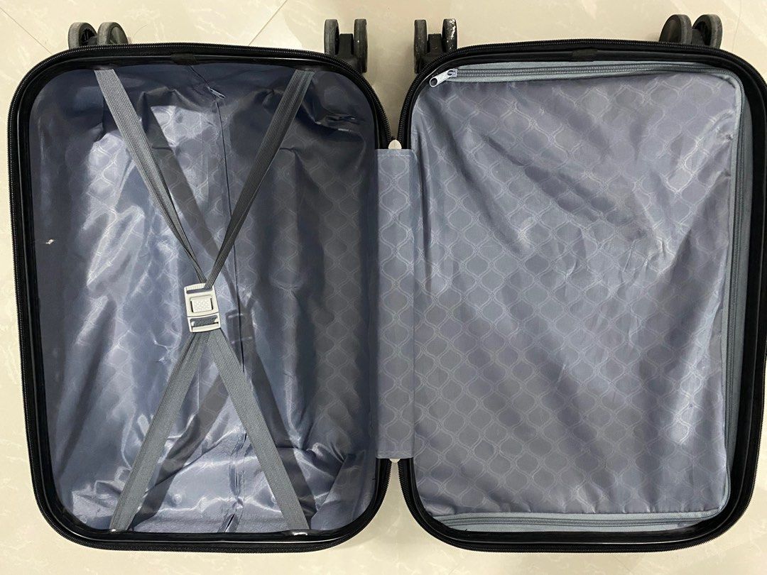 20 inches luggage Maleta, Hobbies & Toys, Travel, Luggage on Carousell