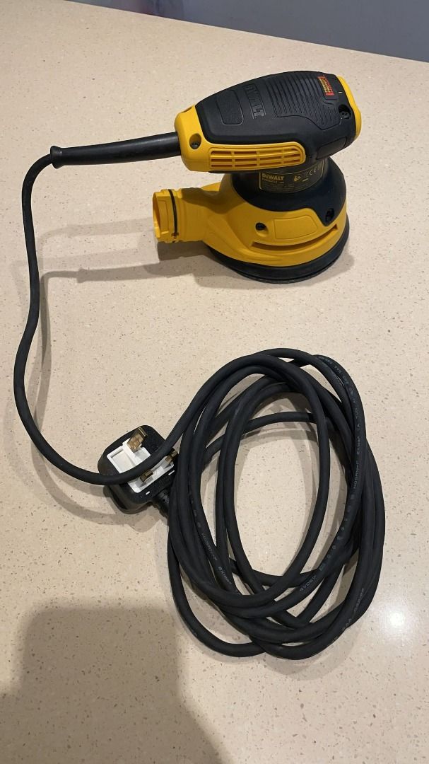 3447) DEWALT RANDOM ORBIT SANDER, VARIABLE SPEED, 5INCH (DWE6423), Furniture & Home Living