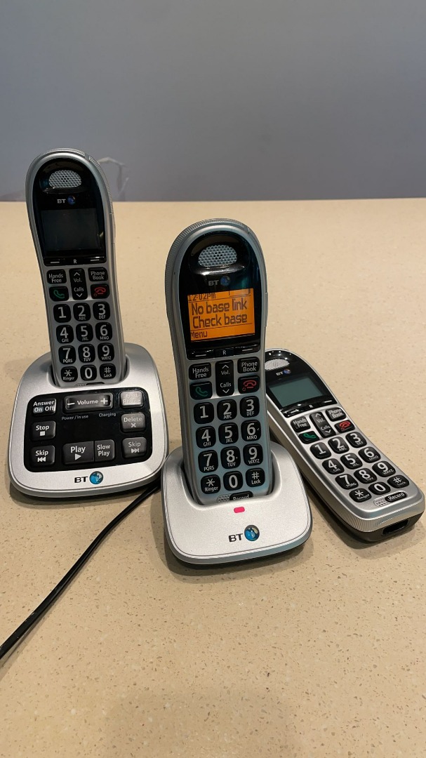 3450) BT 4500 CORDLESS BIG BUTTON PHONE WITH ANSWER MACHINE AND