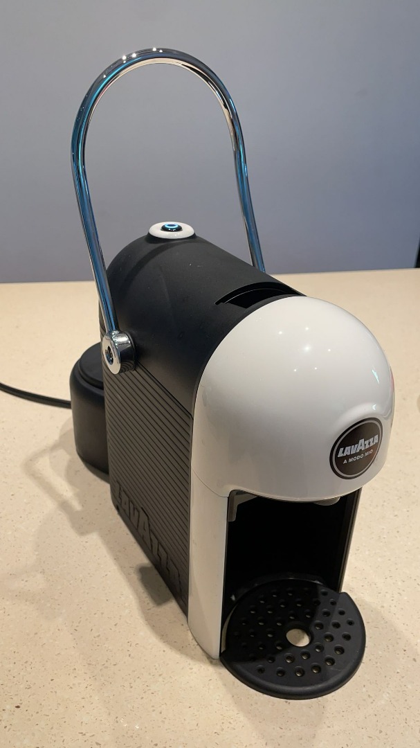 3456) LAVAZZA A MODO MIO JOLIE COFFEE MACHINE WHITE, TV & Home