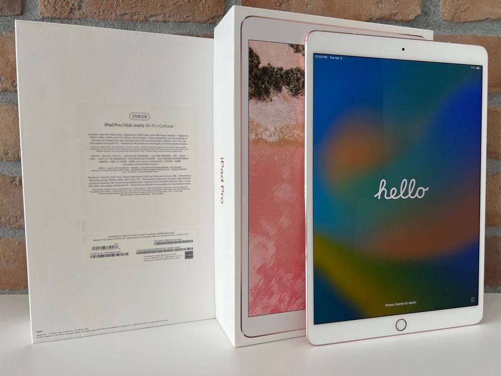 iPad Pro 10.5 Wifi Cellular  ゴールド おまけ付きタブレット