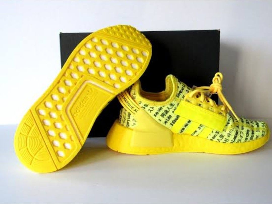 🄰🄳🄸🄳🄰🅂 Nmd R1 V2 color : Beam Yellow / Core Black size 5.5 and 6  womens (euro 36 and 36.5), Women's Fashion, Footwear, Sneakers on Carousell