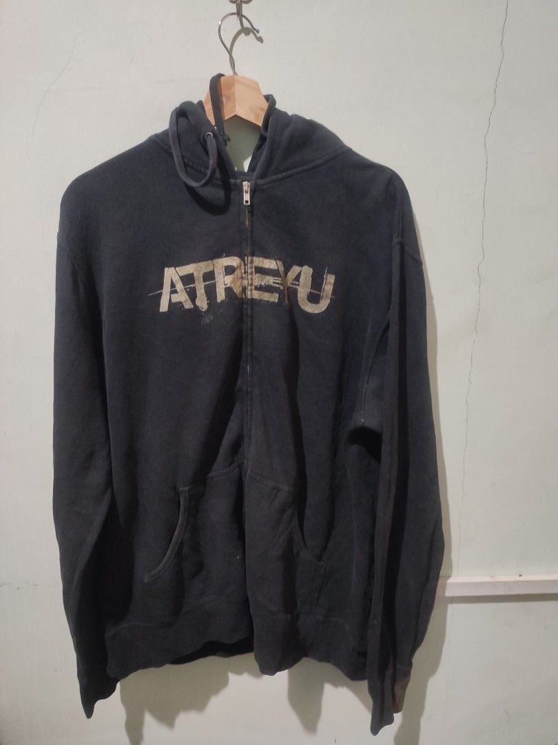 Atreyu hoodie size L band Men s Fashion Coats Jackets and