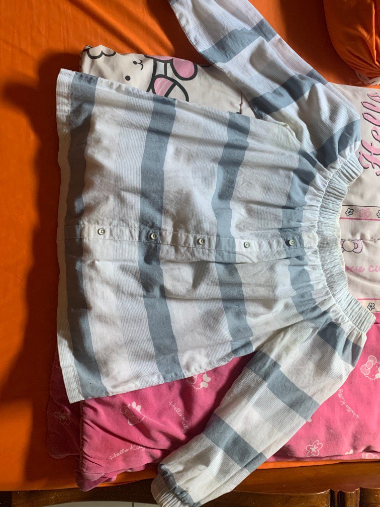 Baju model sabrina, Fesyen Wanita, Pakaian Wanita, Atasan di Carousell