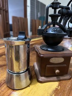 Bialetti and coffee grinder
