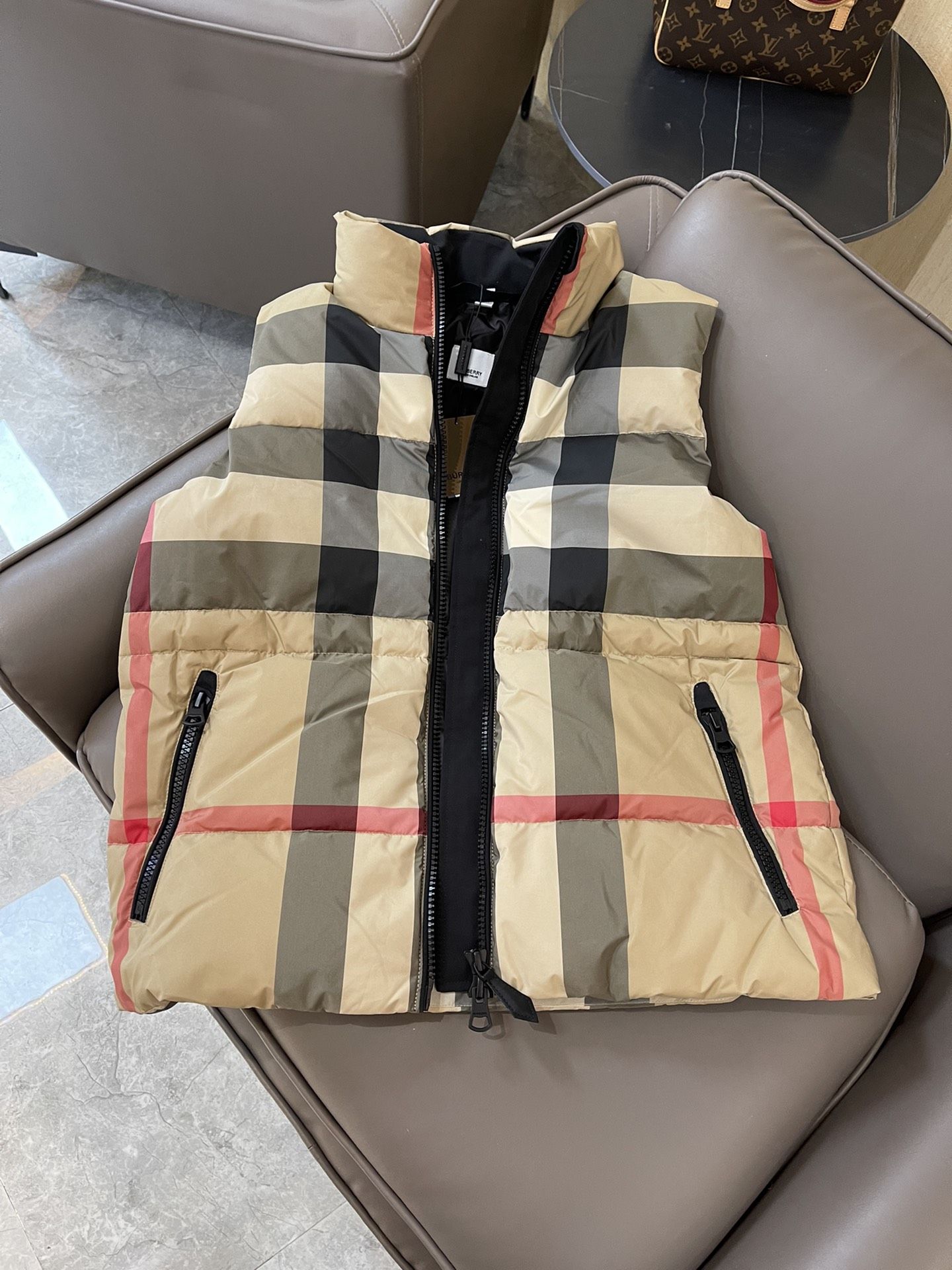 Burberry vest hot sale white