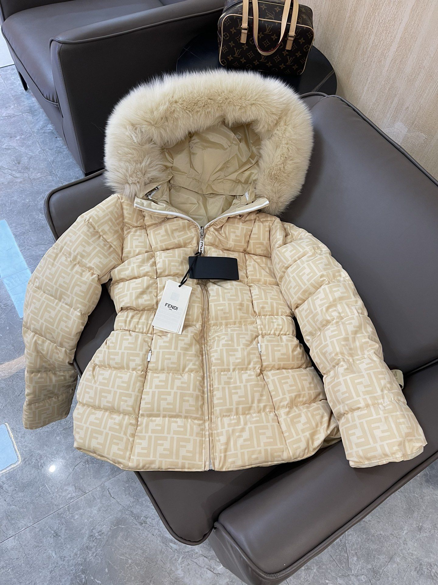 BN Authentic fendi down ski jacket double sided wear short waist type white duck down beige down jacket