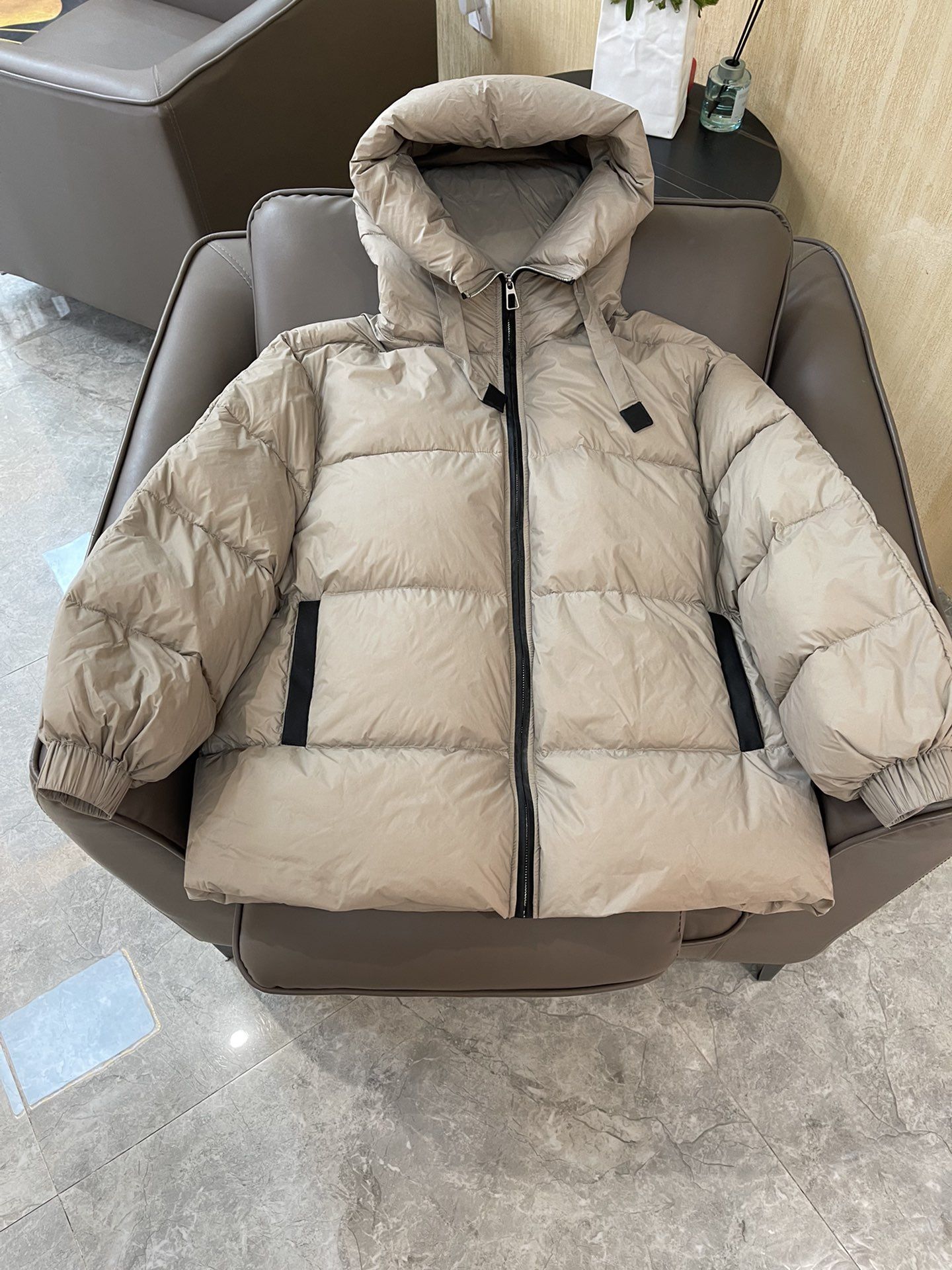 White goose down coat best sale