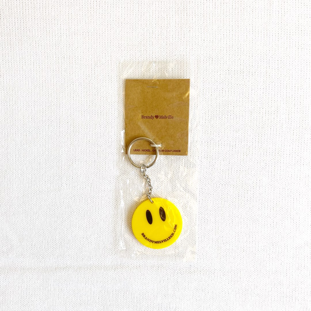 Brandy Melville Smiley Keychain, Hobbies & Toys, Stationary & Craft