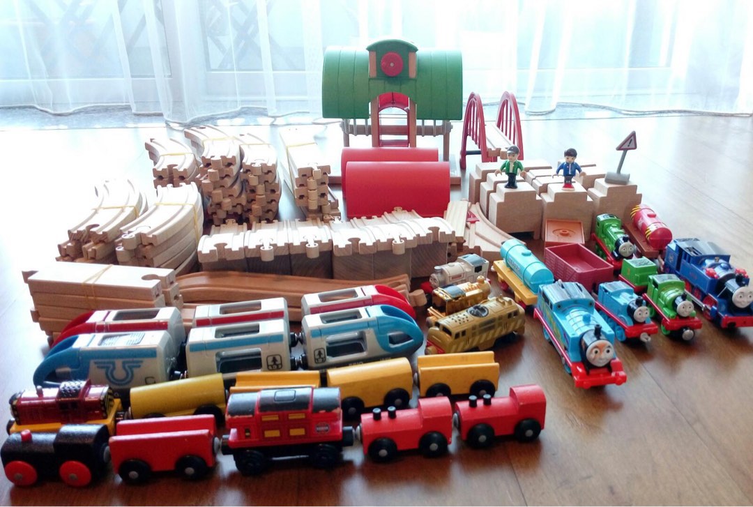 Brio ikea Thomas train set and tracks, 興趣及遊戲, 玩具 & 遊戲類 Carousell